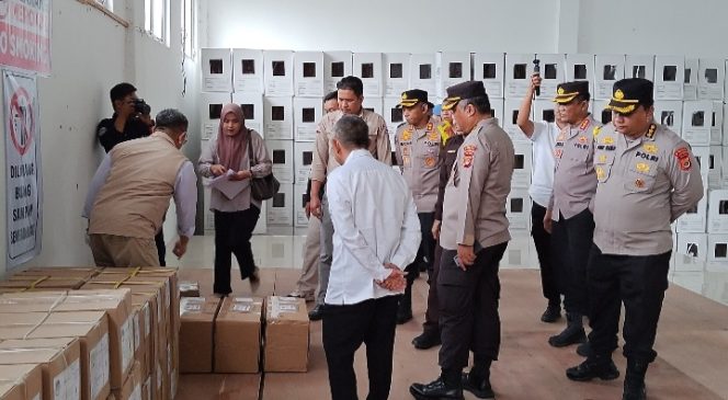 
					Pastikan Pengamanan Pilkada Serentak 2024 Berjalan Baik, Karo SDM Polda Aceh, Kabid Humas, dan Kabidkum Supervisi ke Bener Meriah