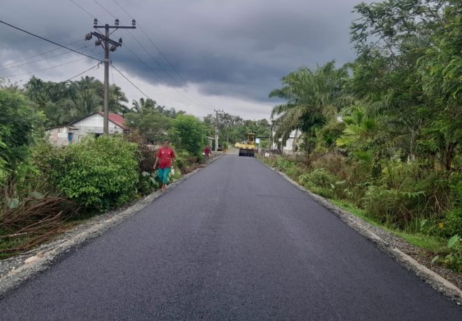 
					PUPR Aceh Barat Lakukan Pengaspalan Seuneubok -Alue Kuyun