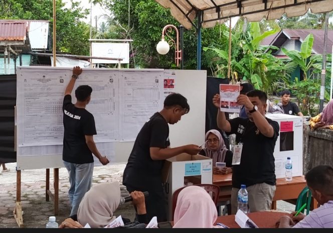 
					TPS 001 Di Desa Ujong Tanjong, Kecamatan Mereubo, Kabupaten Aceh Barat Rabu (27/11/2024) /foto/dani