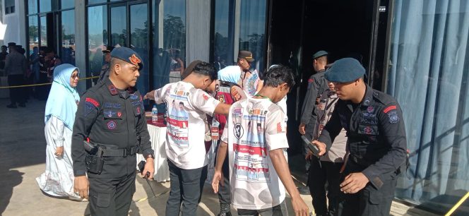 
					Satu Pleton Personel Satuan Brimob Polda Aceh Batalyon C Mengamankan Debat Calon Bupati dan Wakil Bupati Nagan Raya