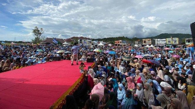 
					Di Hadapan Lautan Massa, Cabup Mirwan Sampaikan Salam dari Prabowo dan Ahmad Muzani