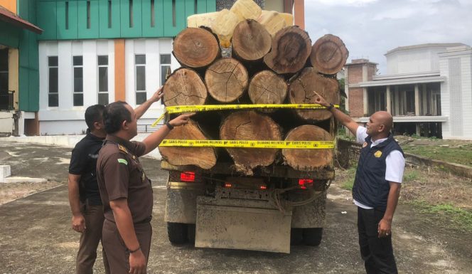 
					Penyidik Polda Aceh Serahkan Dua Tersangka Illegal Logging ke Jaksa