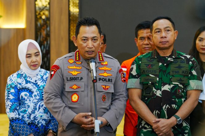 
					Polisi Tembak Polisi, Kapolri Pastikan Kabag Ops Polres Solok Selatan di Pecat dan Proses Pidana