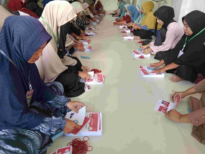 
					Kip Nagan Raya Mulai Lipat Kertas Suara Pilkada 27 November Mendatang