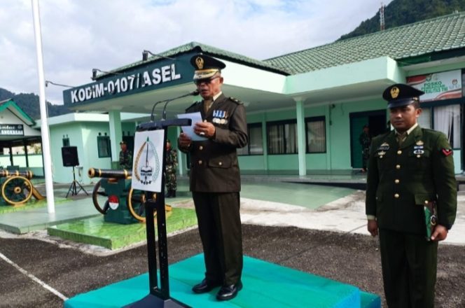 
					Peringati Hari Pahlawan, Kasdim 0107/Asel Bacakan Amanat Mesos RI