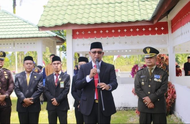
					Gelar Upacara Ziarah Makam dalam Rangka Hari Pahlawan, Cut Syazalisma : Mari Jaga dan Isi Kemerdekaan dengan Hal Positif