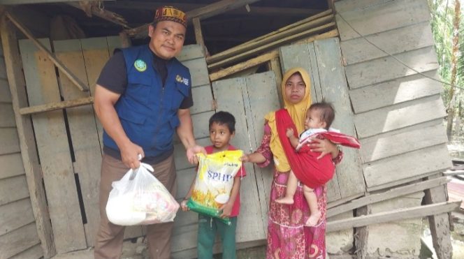 
					Bentuk Kepedulian Terhadap Korban Banjir Aceh Selatan, Laznas dan Dewan Dakwah Distribusikan Bantuan