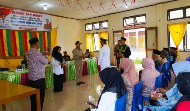 
					Wakili Pj Bupati, Zunawanis Lantik Penjabat Keuchik Gampong Simpang Tiga