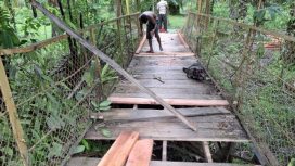 Sumber foto IST/ Tim PUPR Aceh Barat Perbaiki Jembatan Gantung Kajeung-Tungkop, Kecamatan Sungai Mas, Senin (16/12/2024)