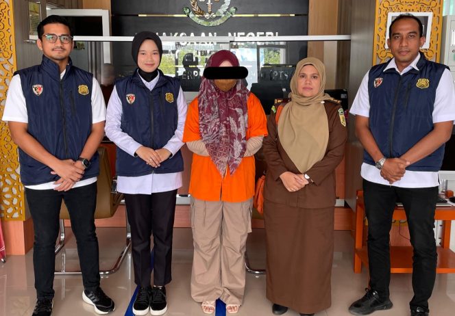 
					Penyidik Polda Aceh Serahkan Pelaku dan Barang Bukti Kasus Penyebaran Konten Asusila ke Jaksa