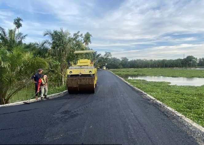
					PUPR Aceh Barat Selesaikan Pengaspalan Ruas Jalan Cot Trueng Sepanjang 1,6 KM