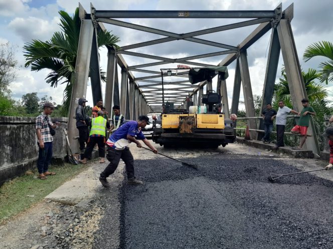 
					PUPR Aceh Barat Oprit Jembatan Di Kecamatan Pante Ceureumen