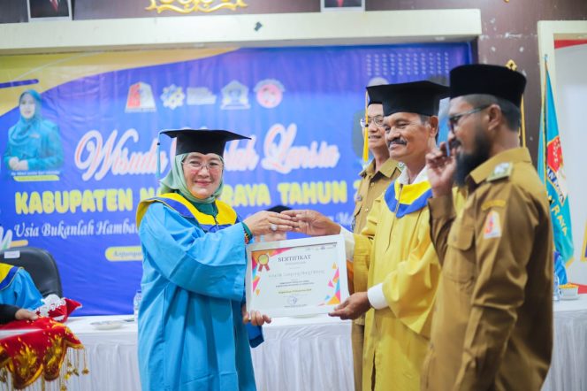 
					Sinergi dengan BKKBN Aceh, Pemkab Nagan Raya Wisuda 82 Lansia
