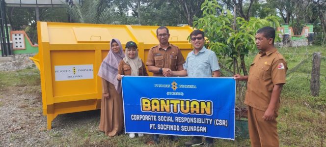 
					Bersumber dari Dana CSR Tahun 2024, PT Socfindo Seunagan Serahkan Container Sampah ke Dinas Lingkungan Hidup 