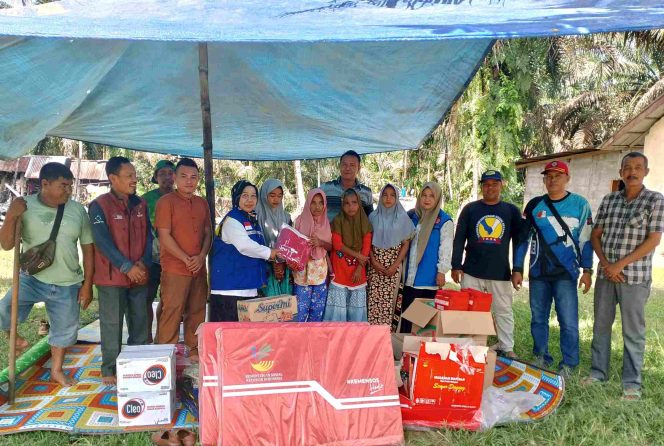 
					Dinsos Nagan Raya Salurkan Bantuan Masa Panik kepada Korban Kebakaran