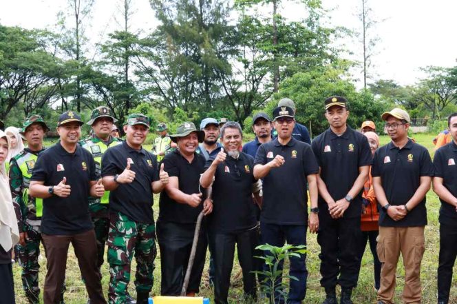 
					Ikut Serta dalam Gerakan Tahiroe Aceh, Pemkab Nagan Raya Tanam 18.064 Pohon Serbaguna