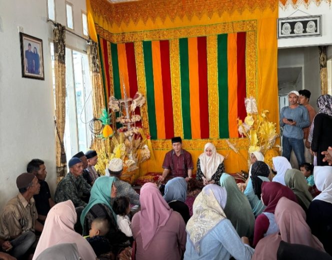 
					Usai Pilkada Hingga Kini, Ratusan Masyarakat Berdatangan Peusijuek Bupati Aceh Selatan Terpilih
