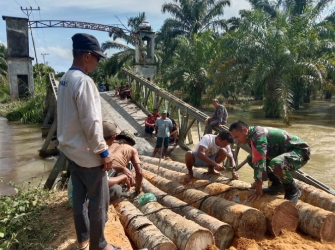 
					Warga Ucapkan Terimakasih kepada TNI dan Pemerintah atas Pembangunan Jembatan Darurat Penghubung di Trumon Timur