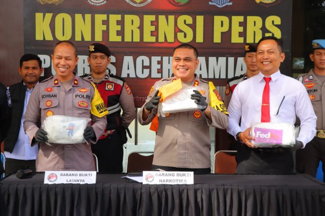 
					Polres Aceh Tamiang Berhasil Amankan Narkotika Jenis Kokain Seberat Dua Kilogram