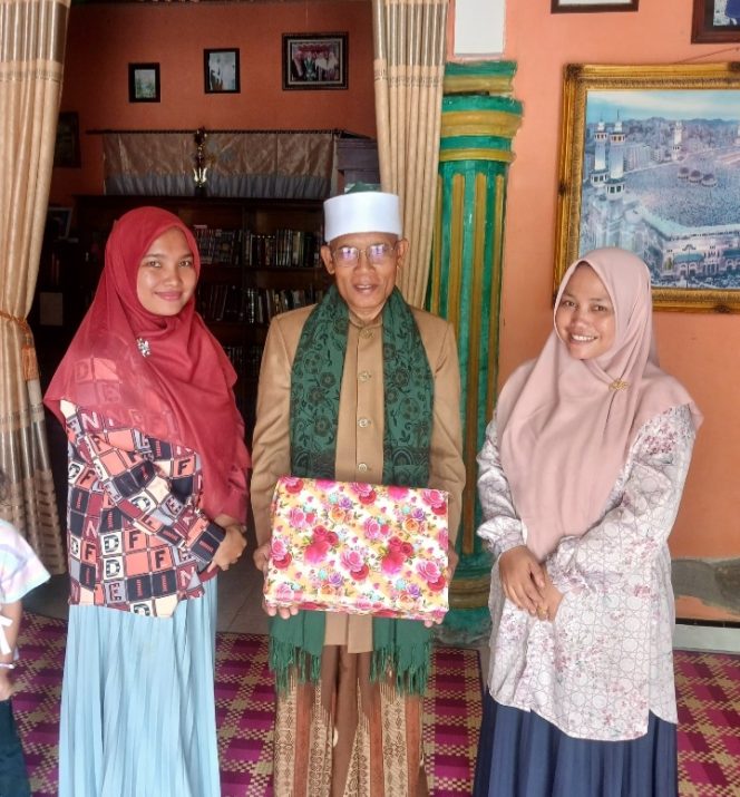 
					Terima Bingkisan dari Dua Guru SMA Sirajul ‘Ibad yang Lulus PPPK, Pimpinan Yayasan Sampaikan Pesan dan Harapan