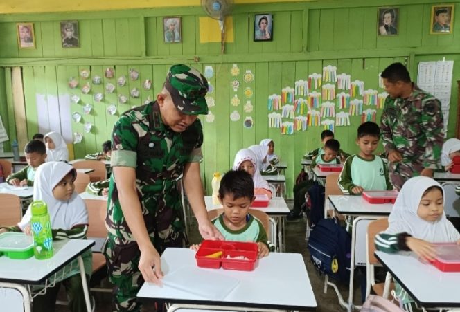
					Dukung Program Pemerintah, Dandim Aceh Selatan Tinjau Pemberian MBG di SD Negeri 9 Tapaktuan
