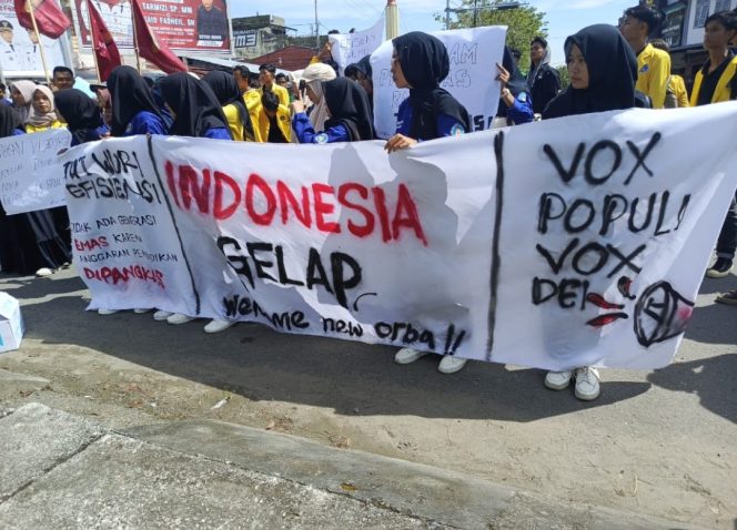 
					Pendemo Geram, Aksi Indonesia Gelap Hanya Dihadiri 7 Anggota Dewan