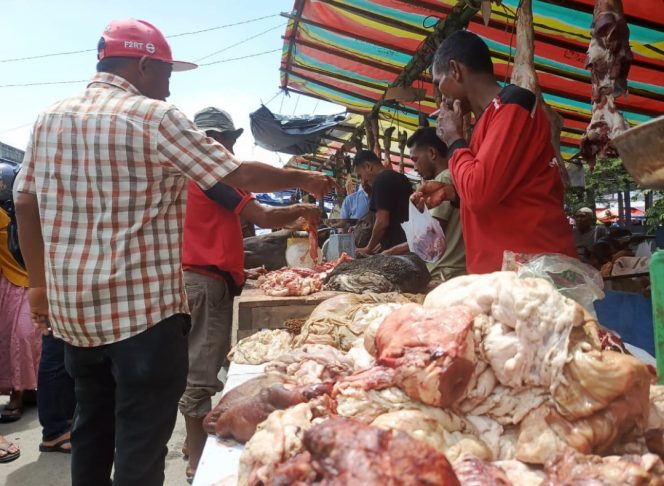 
					Pasokan Daging Di Pasar Meulaboh, Kabupaten Aceh Barat, Foto Dani Kamis (27/2/2025)