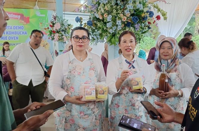 
					Pengurus Socfindo Conservation Demo Pembuatan Mie Oven Aneka Rasa dan Tanpa Bahan Pengawet 