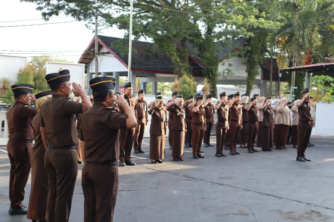 
					Wujudkan Aceh Bersyariat, Kejari Aceh Barat Gelar Apel WBK -WBBM