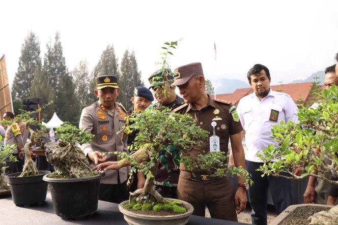 
					Art Policing 2025, Inovasi Kapolres Bener Meriah AKBP Tuschad Menyatukan Seni Budaya, Pariwisata, dan Keamanan