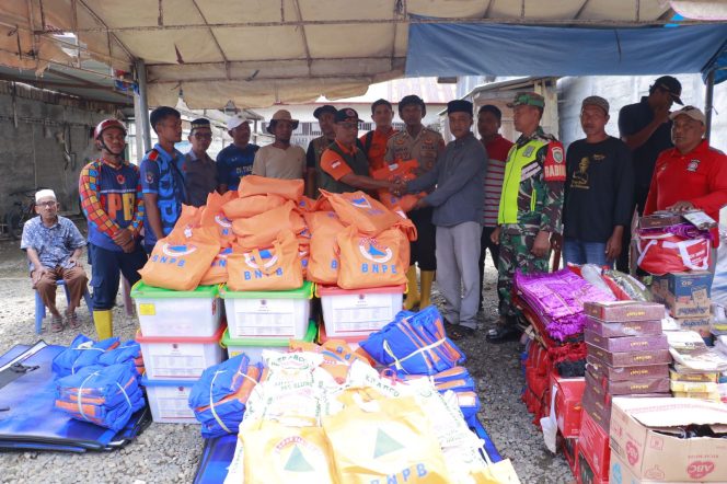 
					Pemkab Aceh Barat Salurkan Bantuan Masa Panik Untuk Korban Erosi