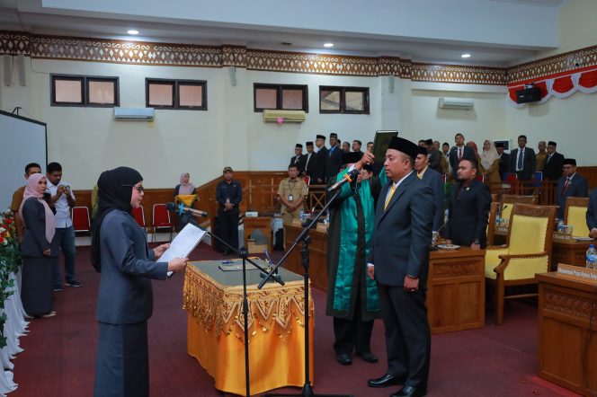 
					DPRK Aceh Barat Gelar Rapat Paripurna Pengambilan Sumpah PAW Anggota DPRK