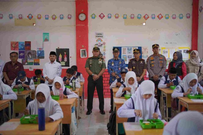 
					3.440 Siswa Nikmati Makan Bergizi Gratis Perdana di Nagan Raya