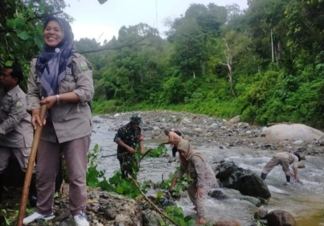 
					Sinergi TNI dan PPL bersama Masyarakat Samadua Laksanakan Gotong Royong Pembersihan Irigasi