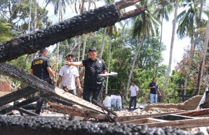 
					Sat Reskrim Polres Asel bersama Tim Labfor Polda Sumut Lakukan Olah TKP Pembakaran dan Pengerusakan Rumah Warga di Kluet Utara