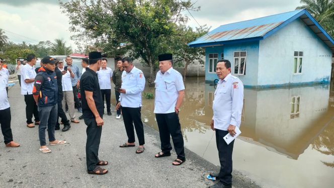 
					Bupati Nagan Raya Tinjau Lokasi Banjir dan Salurkan Bantuan untuk Warga