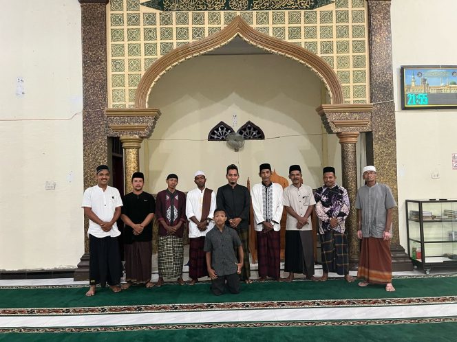 
					Team Safari Dakwah Bulan Ramadhan PC Perti Nagan Raya Bersama Masyarakat sekitar,. Ist foto :ikhsan