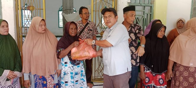 
					Terdampak Banjir, Warga di Lingkungan Perusahaan PT Socfindo Seumayam Terima Bantuan CSR Sembako