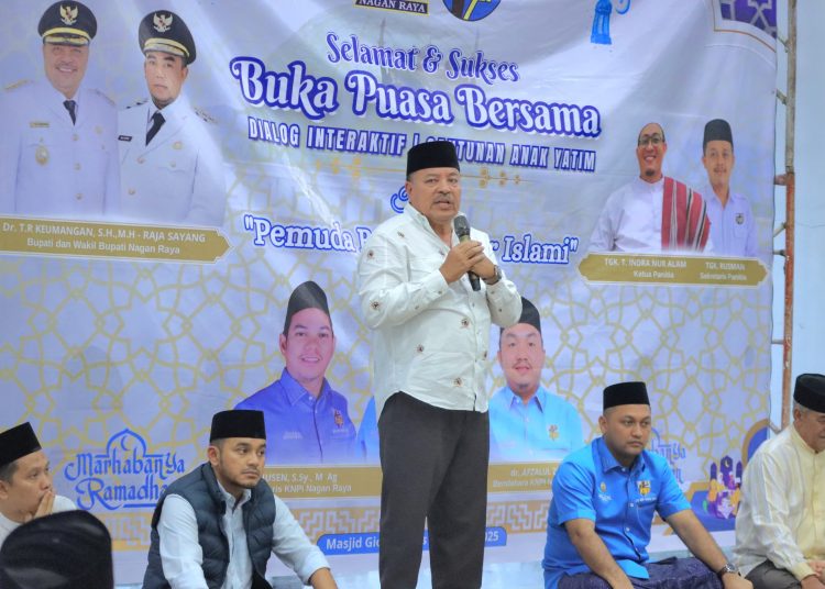 Bupati Nagan Raya memberi sambutan dalam Acara Buka Puasa bersama dengan pemuda,. Foto: ist