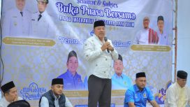 Bupati Nagan Raya memberi sambutan dalam Acara Buka Puasa bersama dengan pemuda,. Foto: ist