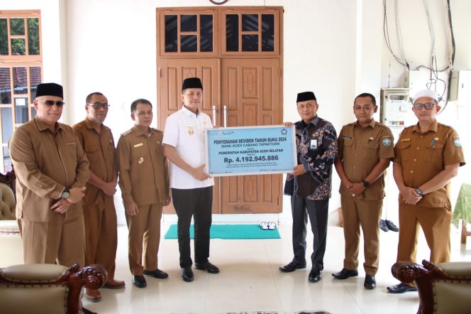 
					Pemkab Aceh Selatan Terima Dividen dari PT Bank Aceh Syariah