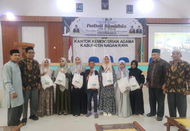 
					Kemenag Nagan Raya Bagikan 300 Paket Sembako
