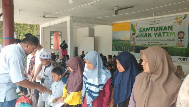
					Management PT Socfindo Seumayam Berbagi Kebahagiaan Bersama Ratusan Anak Yatim di Desa Lingkungan Perusahaan 