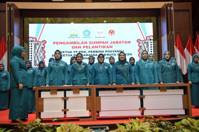 
					Ny. Cut Inda Ratna Safriati TR. Keumangan Resmi Dilantik sebagai Ketua TP-PKK dan Dekranasda Nagan Raya