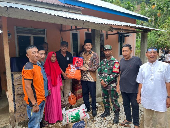 
					Tinjau Korban Banjir Bandang dan Longsor di Gampong Air Pinang, Bupati Mirwan Serahkan Bantuan Masa Panik