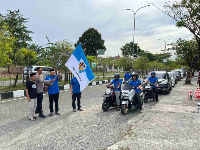 
					Ketua KNPI beserta Waka Polres Nagan Raya melepaskan pendistribusian 1,8 ton Beras ke 21 Dayah Pesantren di Nagan Raya, Ist foto :Ikhsan