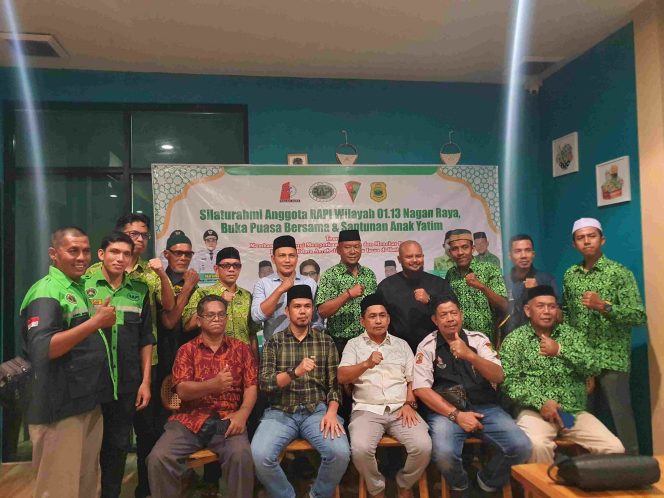 
					RAPI Nagan Raya Buka Puasa Bersama dan Serahkan KTA Tiga Anggota RAPI Baru