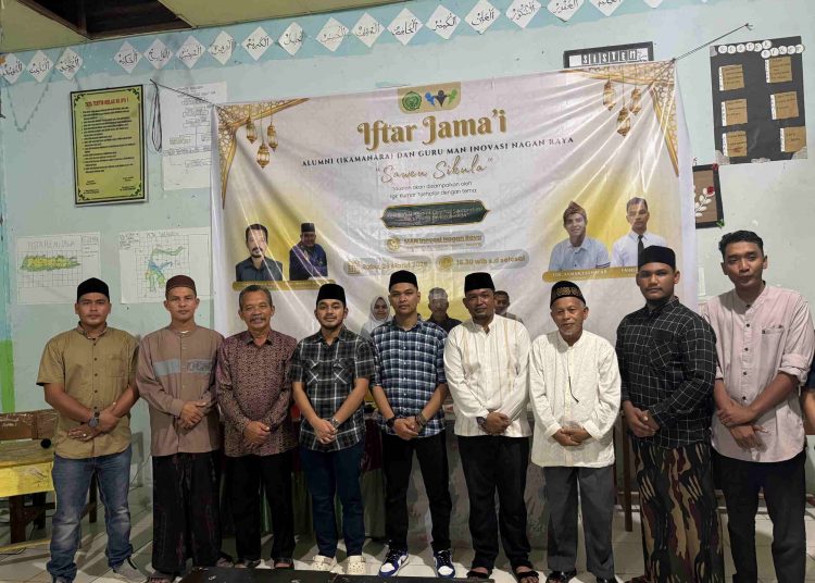 Foto Bersama ketua Alumni dan Sekolah srrta ketua DPRK Nagan Raya,. | Foto : ikhsan