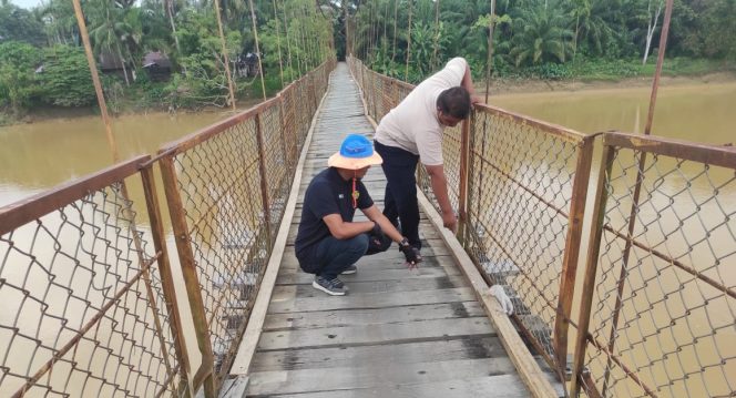 
					Dinilai Rawan Kecelakaan, PUPR Aceh Barat Rehap Jembatan Gantung Desa Lhok Malee -Cot Lagan