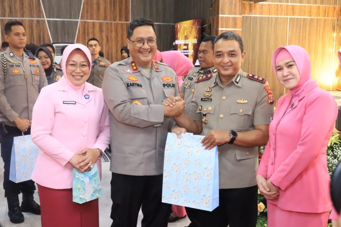 
					Kapolda Aceh Pimpin Sertijab Wakapolda, Kapolres Hingga Kasat Reskrim Nagan Raya Turut Dimutasi